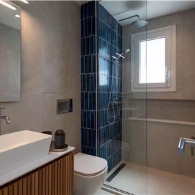 3 bedroom villa with pool & sea views, near Palaiokastrítsa, sleeps 6